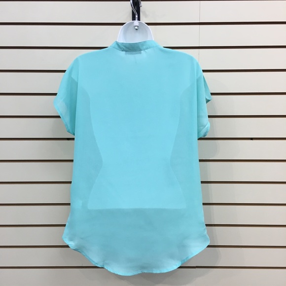 🌿Short Sleeve Cowl Neck Blouse🌿 - Picture 2 of 2